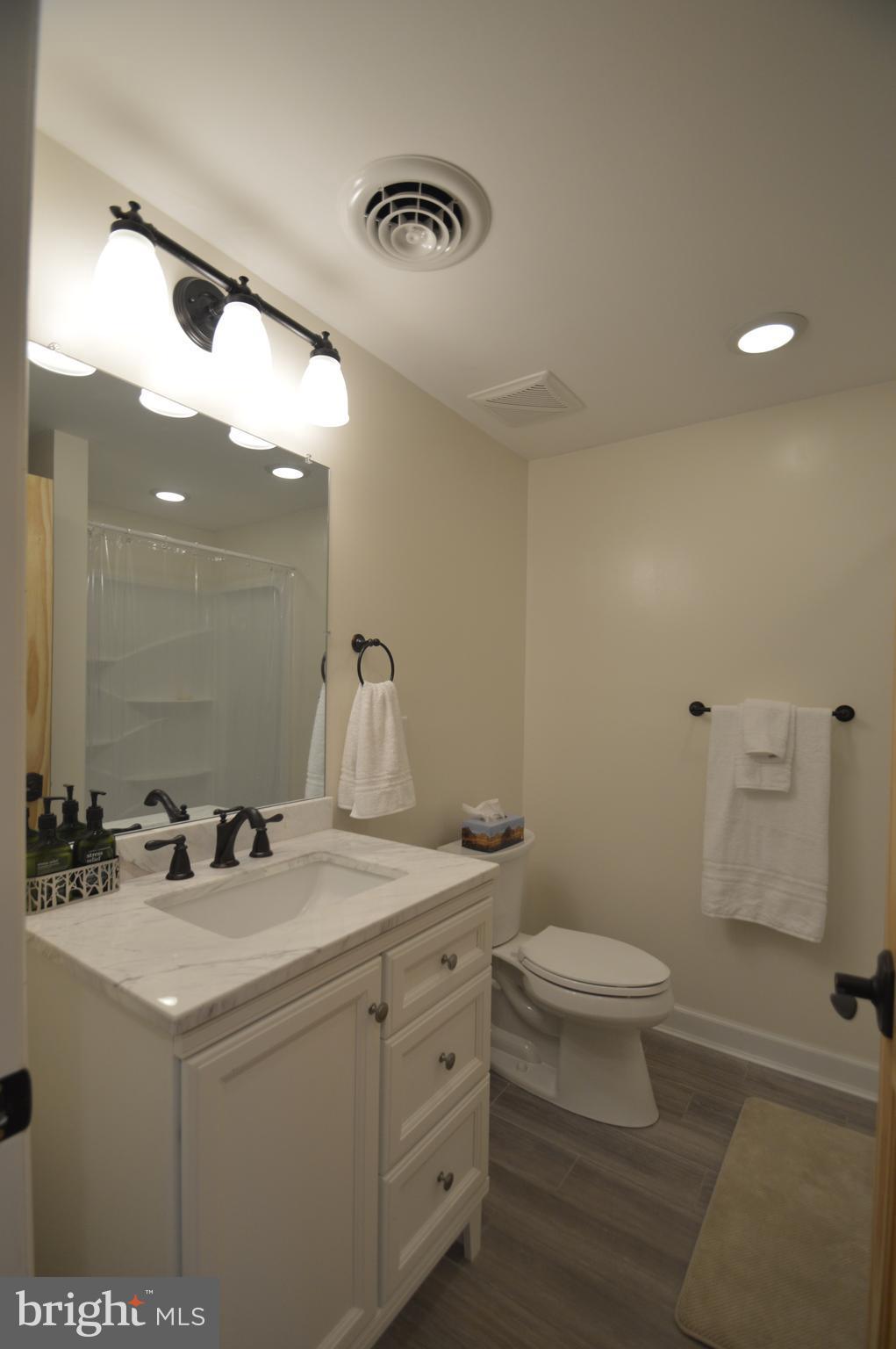 3338 Barnes Road Chambersburg, PA 17202 - Photo 14 of 30 Hall Full Bath w/ Shower