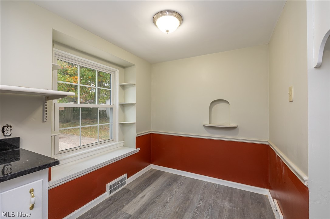3919 Faversham Road Cleveland, OH 44118 - Photo 6 of 32