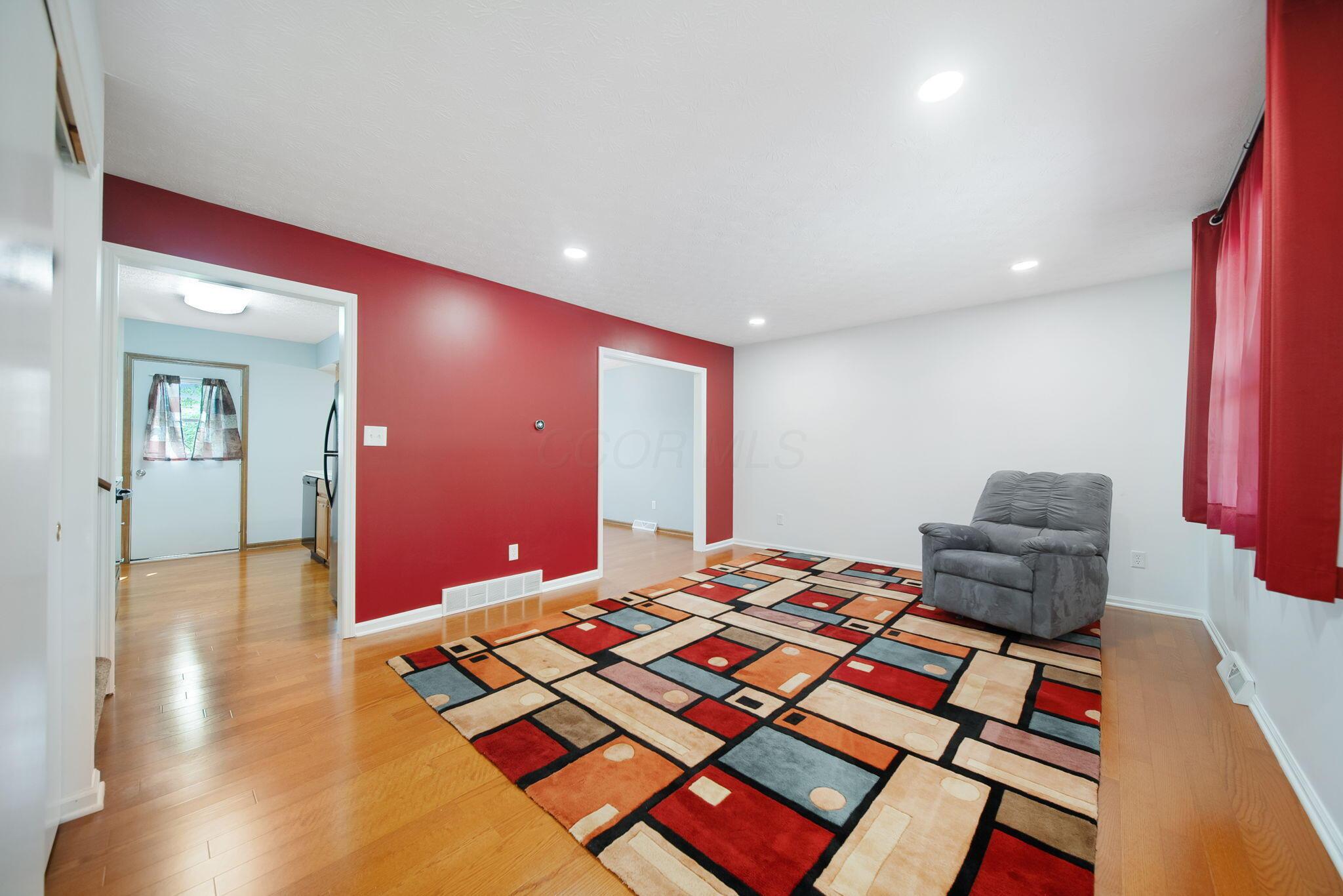 5770 Linworth Road Columbus, OH 43235 - Photo 13 of 60 Living Room