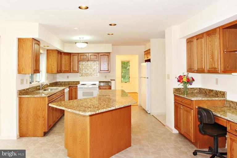 5221 Green Bridge Road Dayton, MD 21036 - Photo 14 of 30 Kitchen