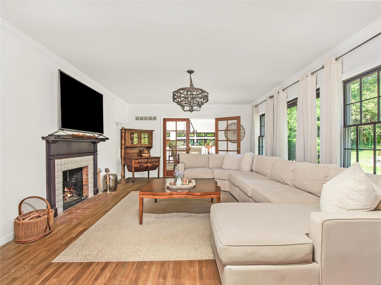 2104 North Geyer Road Frontenac, MO 63131 - Photo 6 of 52 Gallery Image 6