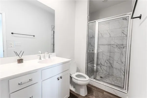 a bathroom with 2 sink and a mirror