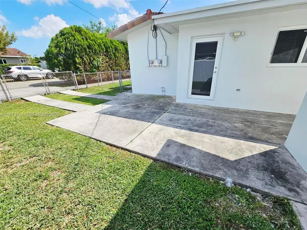 $1,400 | 9301 Southwest 37th Street, Unit 4, Miami, FL 33165