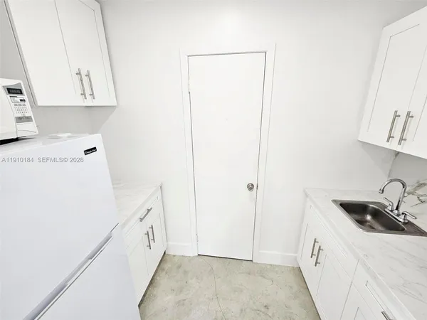 $1,400 | 9301 Southwest 37th Street, Unit 4, Miami, FL 33165