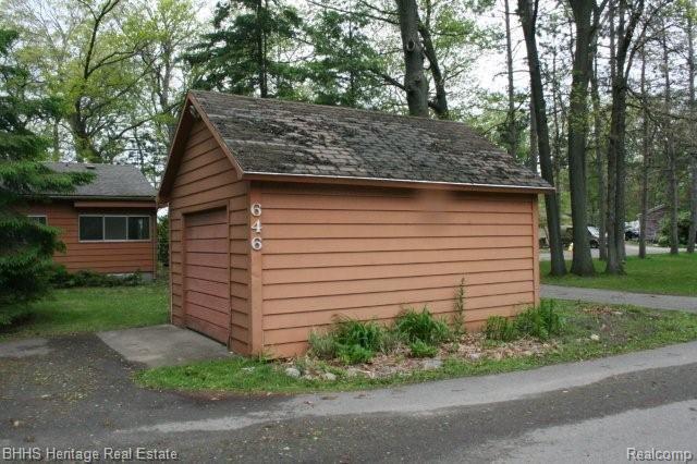646 Pathway Drive Howell, MI 48843 - Photo 21 of 22 Garage