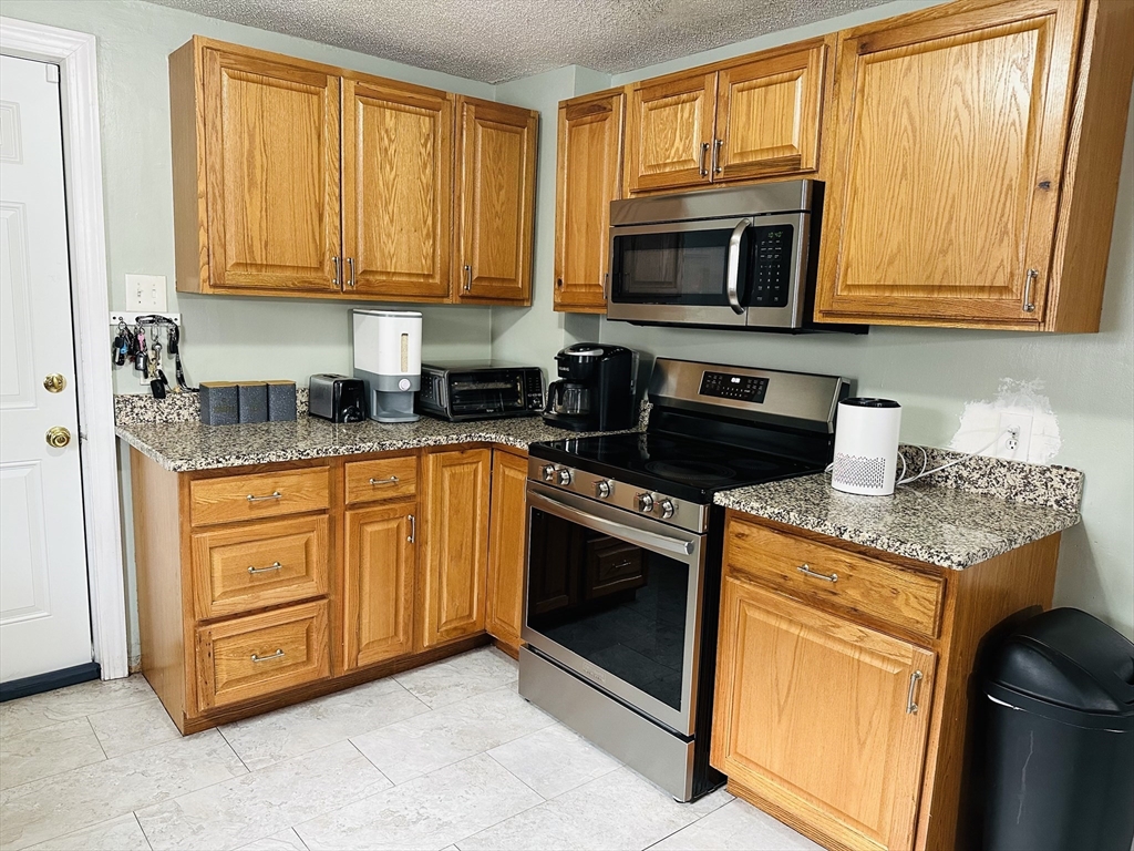 42 Marquette Street Springfield, MA 01104 - Photo 11 of 26