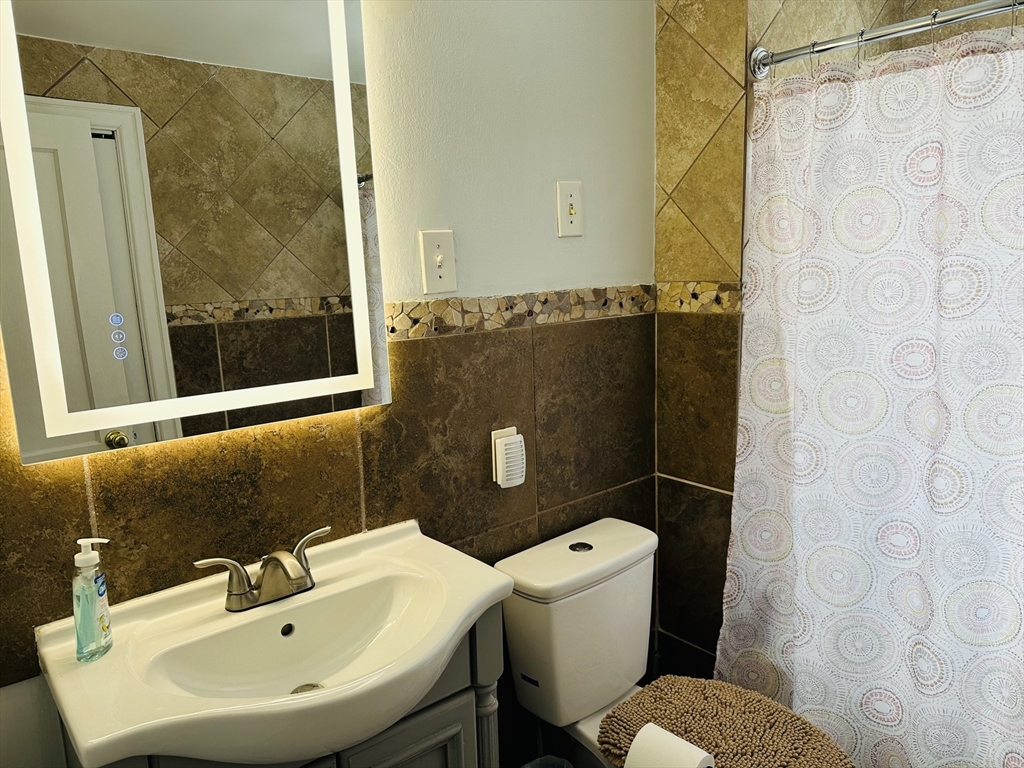 42 Marquette Street Springfield, MA 01104 - Photo 12 of 26