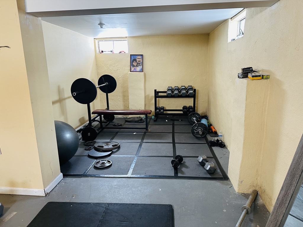 42 Marquette Street Springfield, MA 01104 - Photo 19 of 26