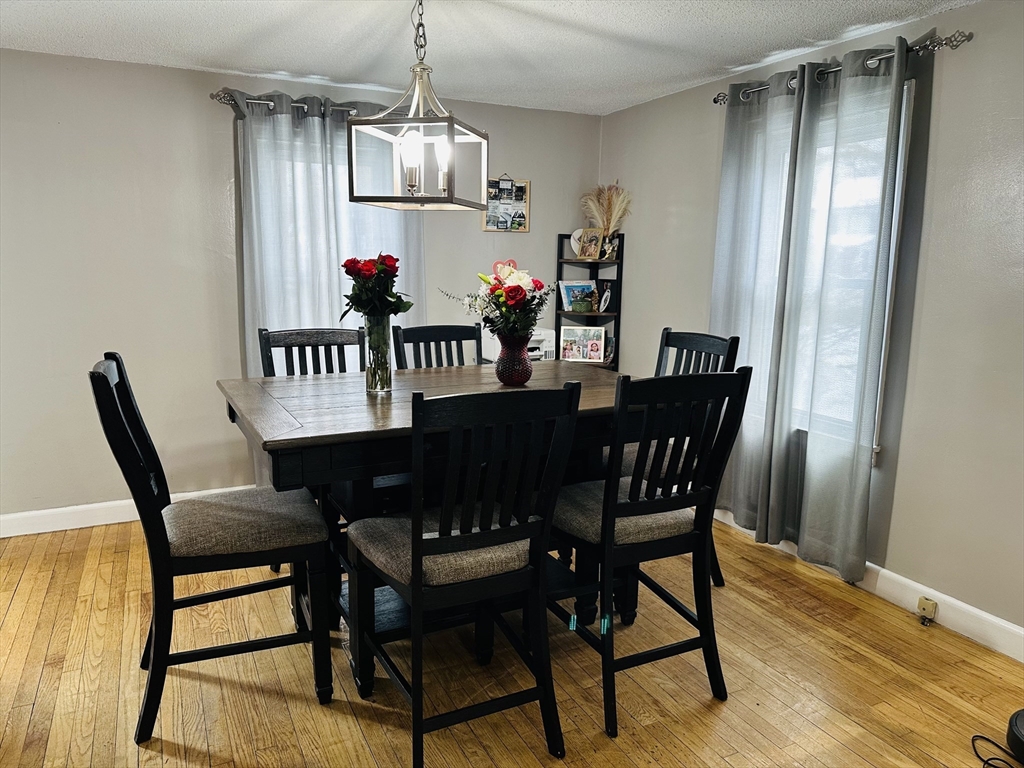 42 Marquette Street Springfield, MA 01104 - Photo 7 of 26