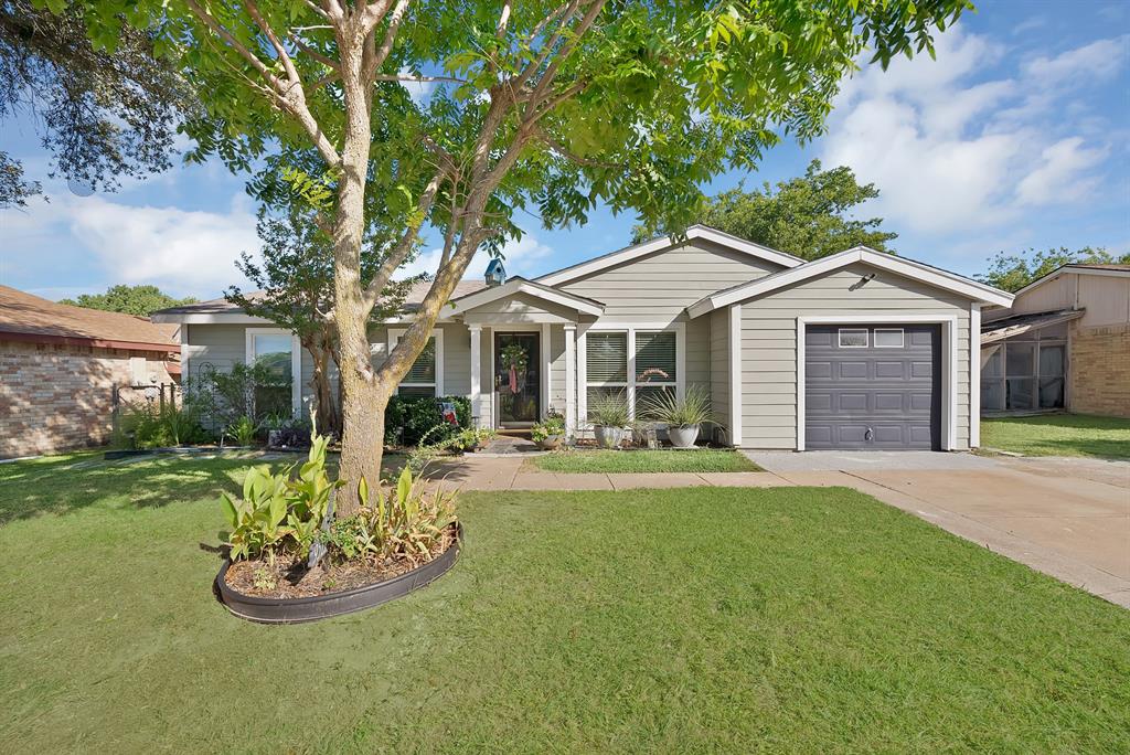 9519 County View Road Dallas, TX 75249 - Photo 2 of 31 Single-story residence featuring light gray siding and a dark gray garage door with windows