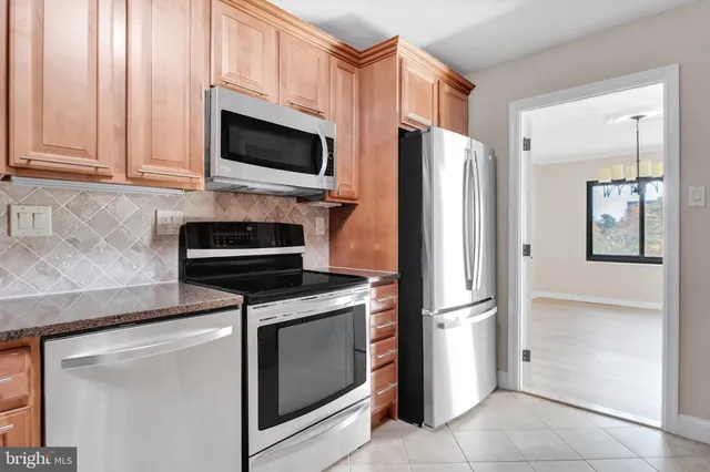 $2,899 | 205 Yoakum Parkway, Unit 209, Alexandria, VA 22304