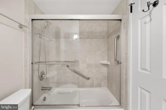 $2,899 | 205 Yoakum Parkway, Unit 209, Alexandria, VA 22304