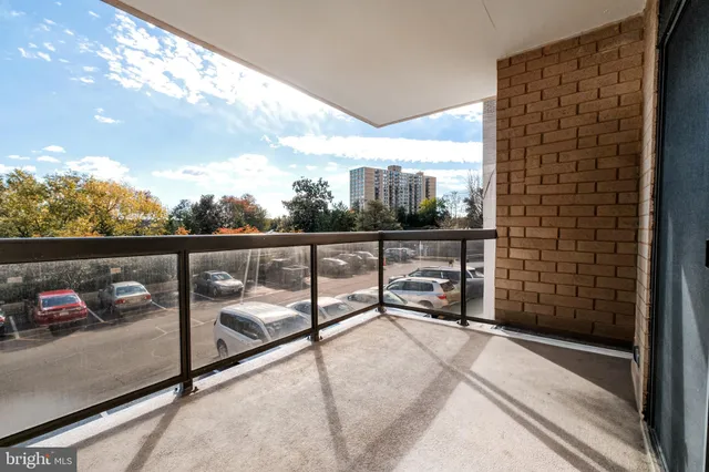 $2,899 | 205 Yoakum Parkway, Unit 209, Alexandria, VA 22304