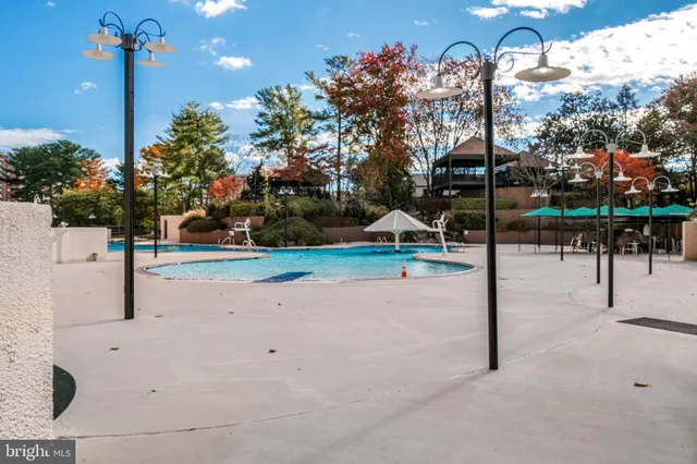 $2,899 | 205 Yoakum Parkway, Unit 209, Alexandria, VA 22304