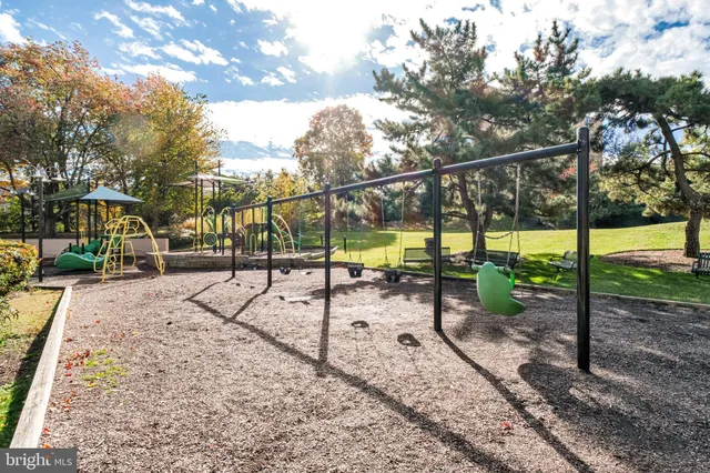 $2,899 | 205 Yoakum Parkway, Unit 209, Alexandria, VA 22304