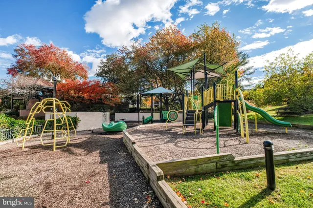 $2,899 | 205 Yoakum Parkway, Unit 209, Alexandria, VA 22304