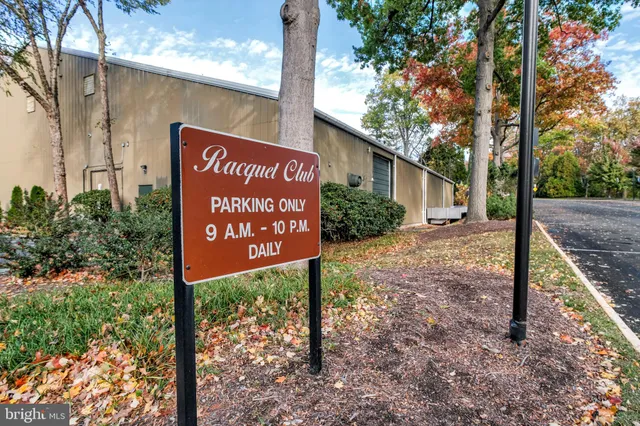 $2,899 | 205 Yoakum Parkway, Unit 209, Alexandria, VA 22304