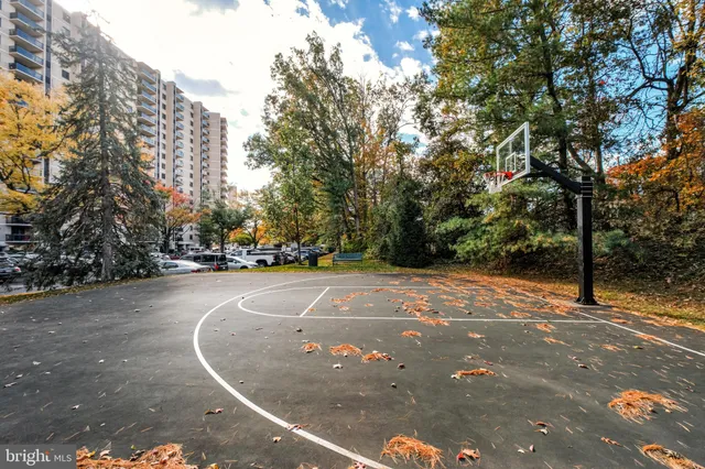 $2,899 | 205 Yoakum Parkway, Unit 209, Alexandria, VA 22304