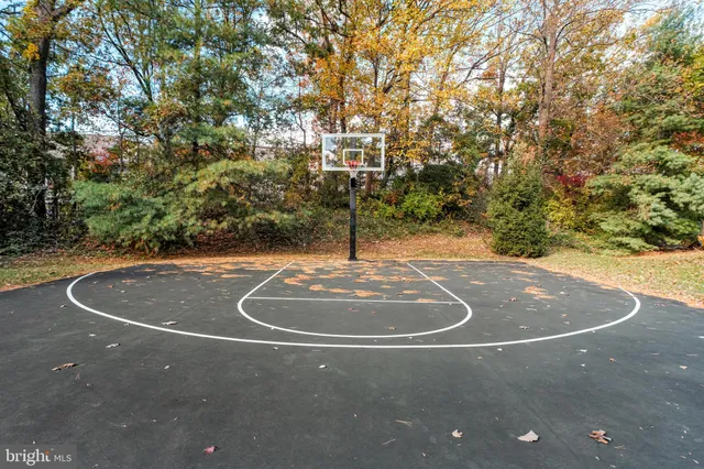 $2,899 | 205 Yoakum Parkway, Unit 209, Alexandria, VA 22304