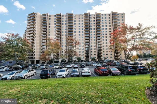 $2,899 | 205 Yoakum Parkway, Unit 209, Alexandria, VA 22304