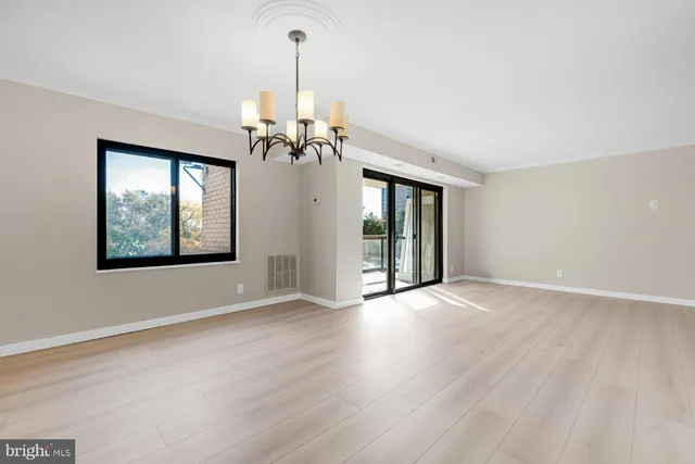 $2,899 | 205 Yoakum Parkway, Unit 209, Alexandria, VA 22304