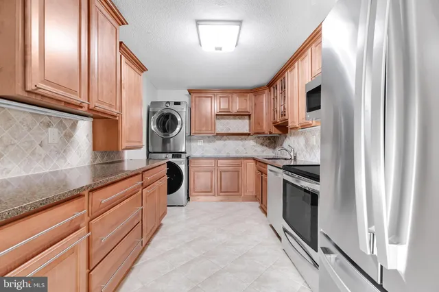 $2,899 | 205 Yoakum Parkway, Unit 209, Alexandria, VA 22304