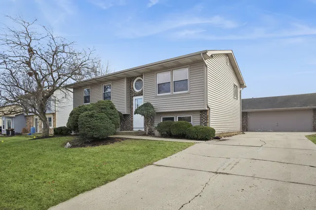 $407,999 | 33 Opal Avenue, Glendale Heights, IL 60139