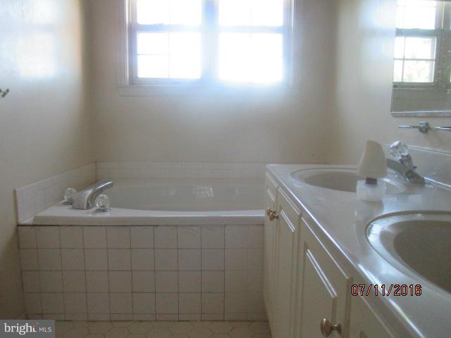 14208 Plum Run Way Silver Spring, MD 20906 - Photo 2 of 13 Bath (Master)