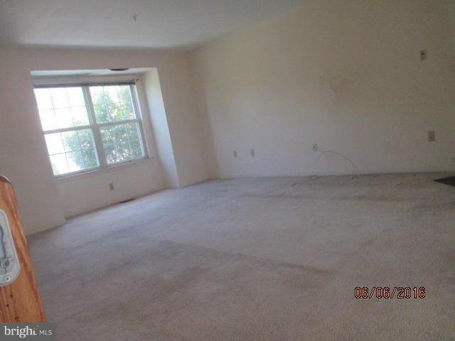14208 Plum Run Way Silver Spring, MD 20906 - Photo 5 of 13 Interior (General)