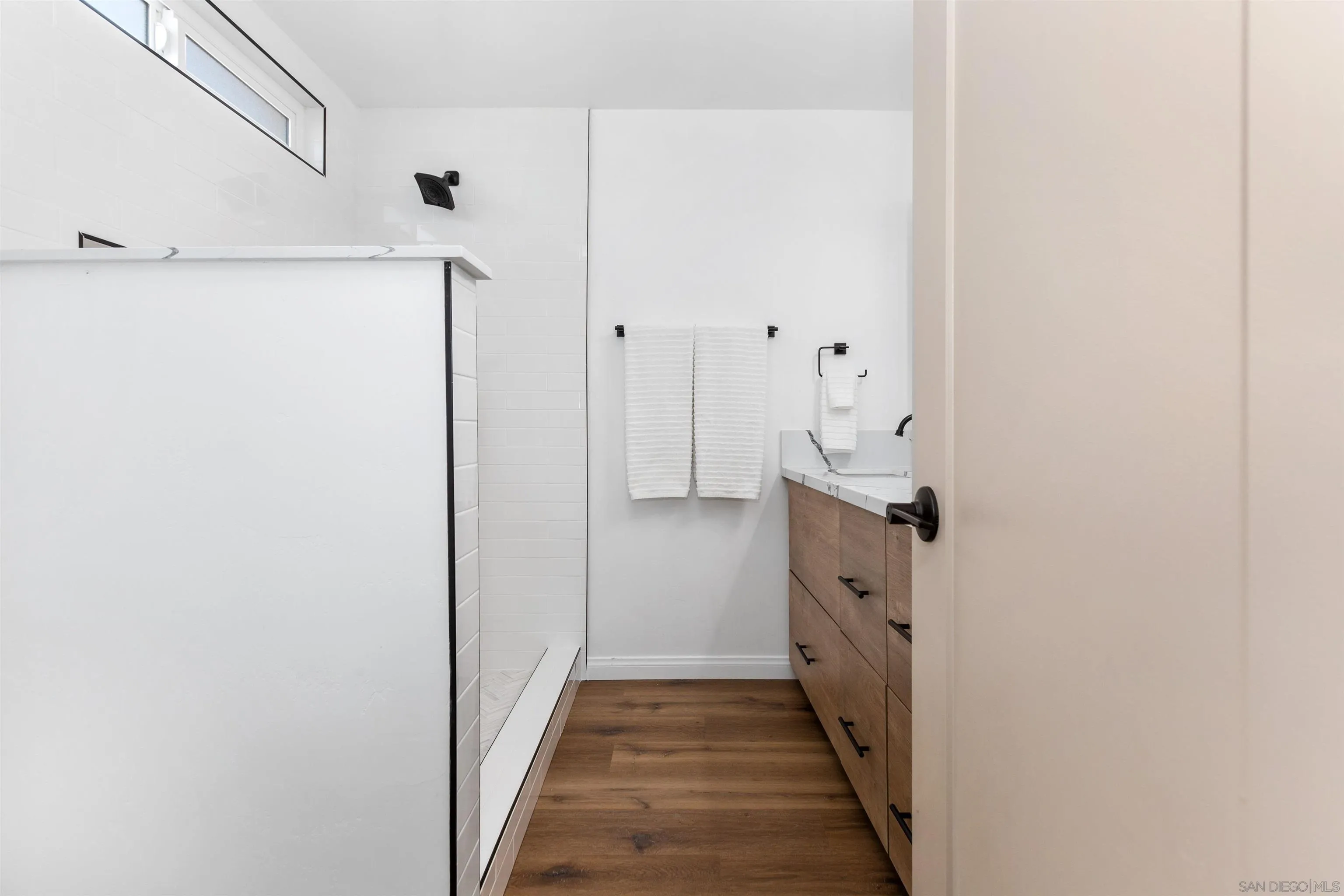 12694 Jackson Heights Drive El Cajon, CA 92021 - Photo 20 of 29 a view of a hallway