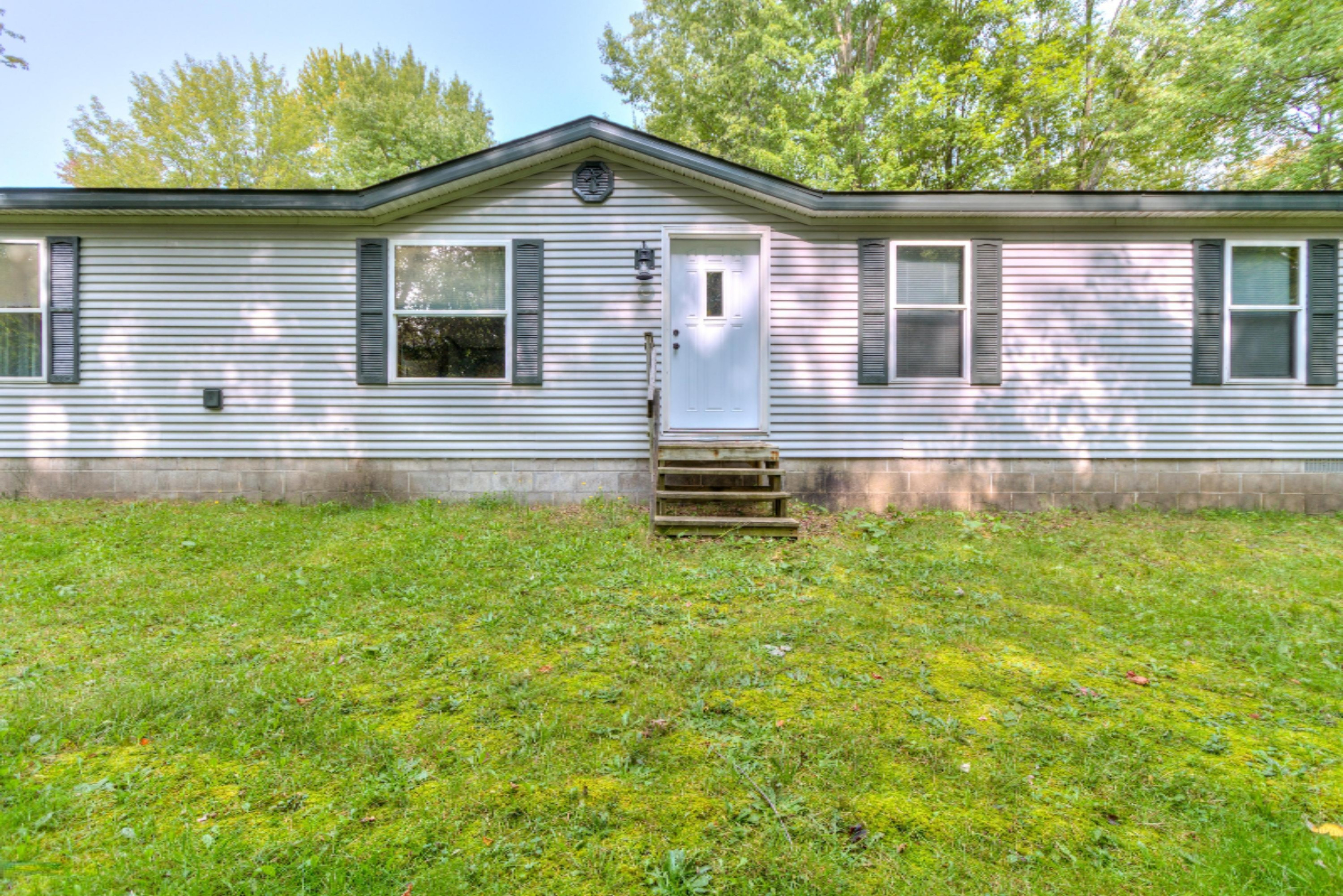 4904 Automobile Road Muskegon, MI 49445 - Photo 6 of 35 4904 Automobile (6 of 39)