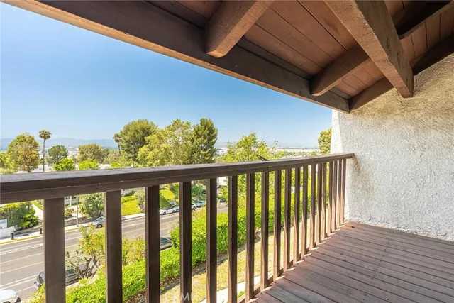 $675,000 | 9576 Vía Bernardo, Burbank, CA 91504