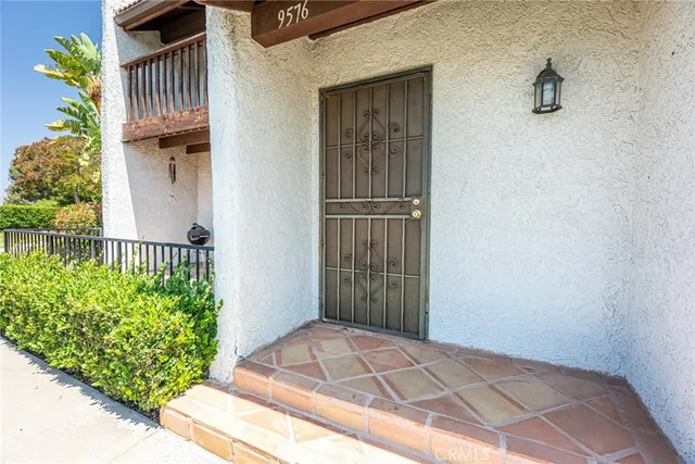 $675,000 | 9576 Vía Bernardo, Burbank, CA 91504