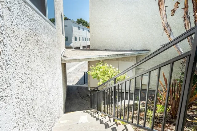 $675,000 | 9576 Vía Bernardo, Burbank, CA 91504