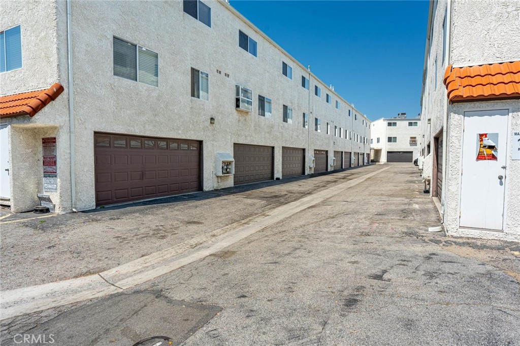 9576 Vía Bernardo Burbank, CA 91504 - Photo 30 of 38 a view of a building with a street