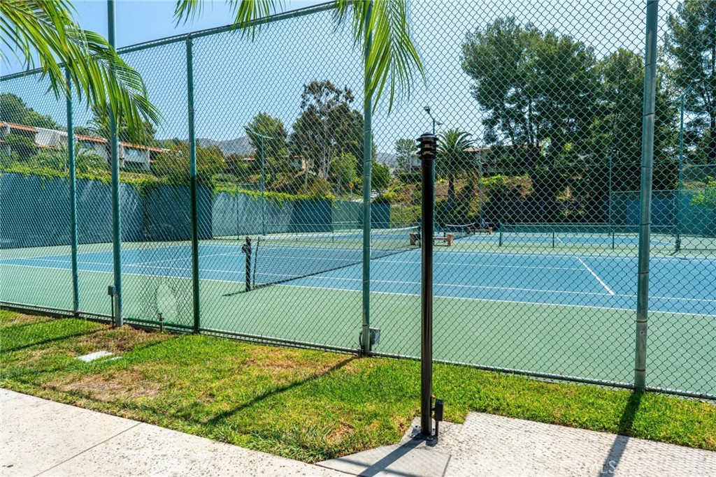 9576 Vía Bernardo Burbank, CA 91504 - Photo 35 of 38 a view of a park