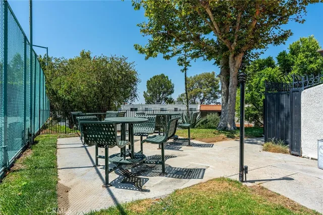 $675,000 | 9576 Vía Bernardo, Burbank, CA 91504