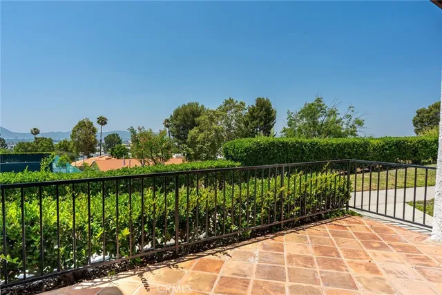 $675,000 | 9576 Vía Bernardo, Burbank, CA 91504