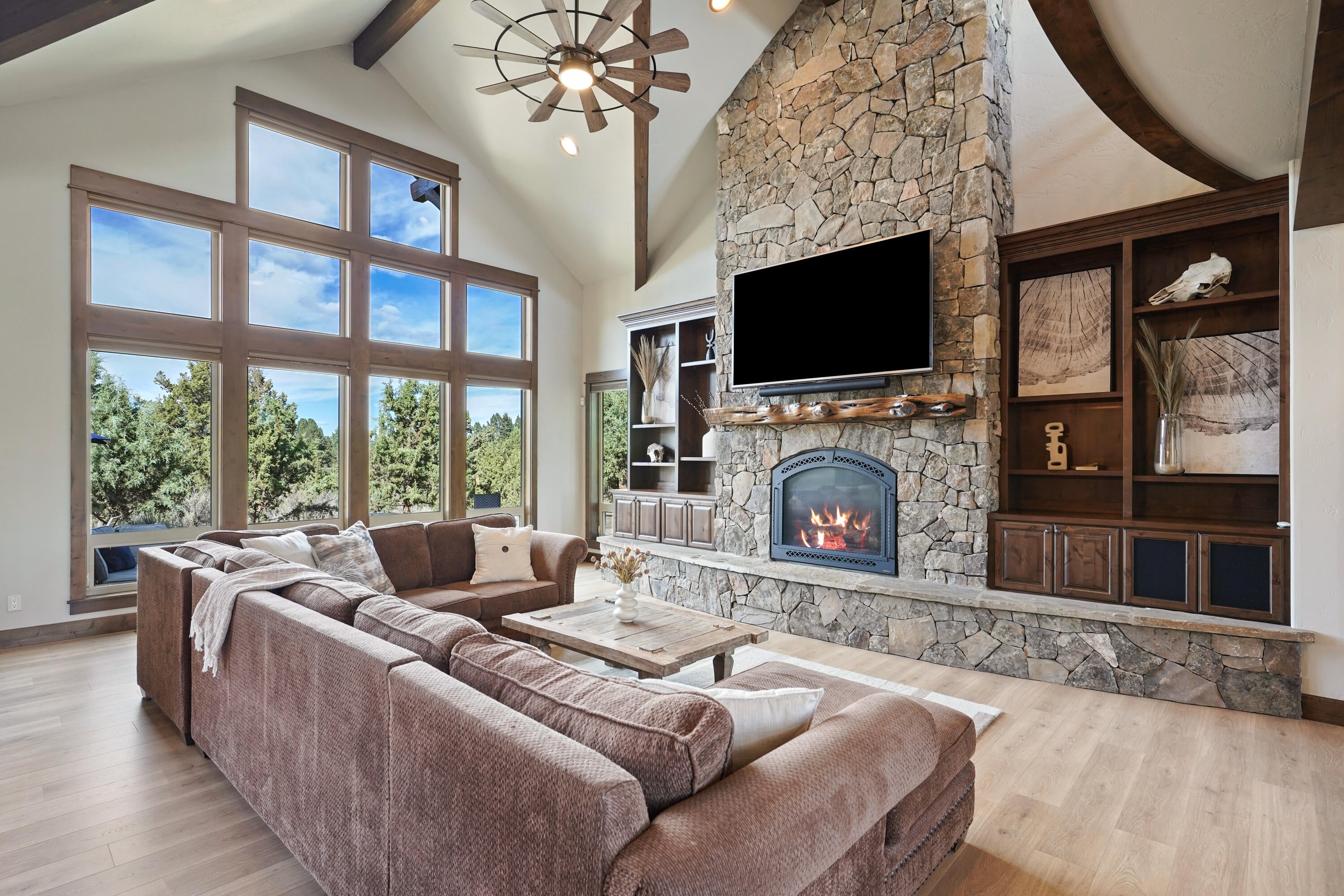 21230 Yeoman Road Bend, OR 97701 - Photo 7 of 57 DSC04074