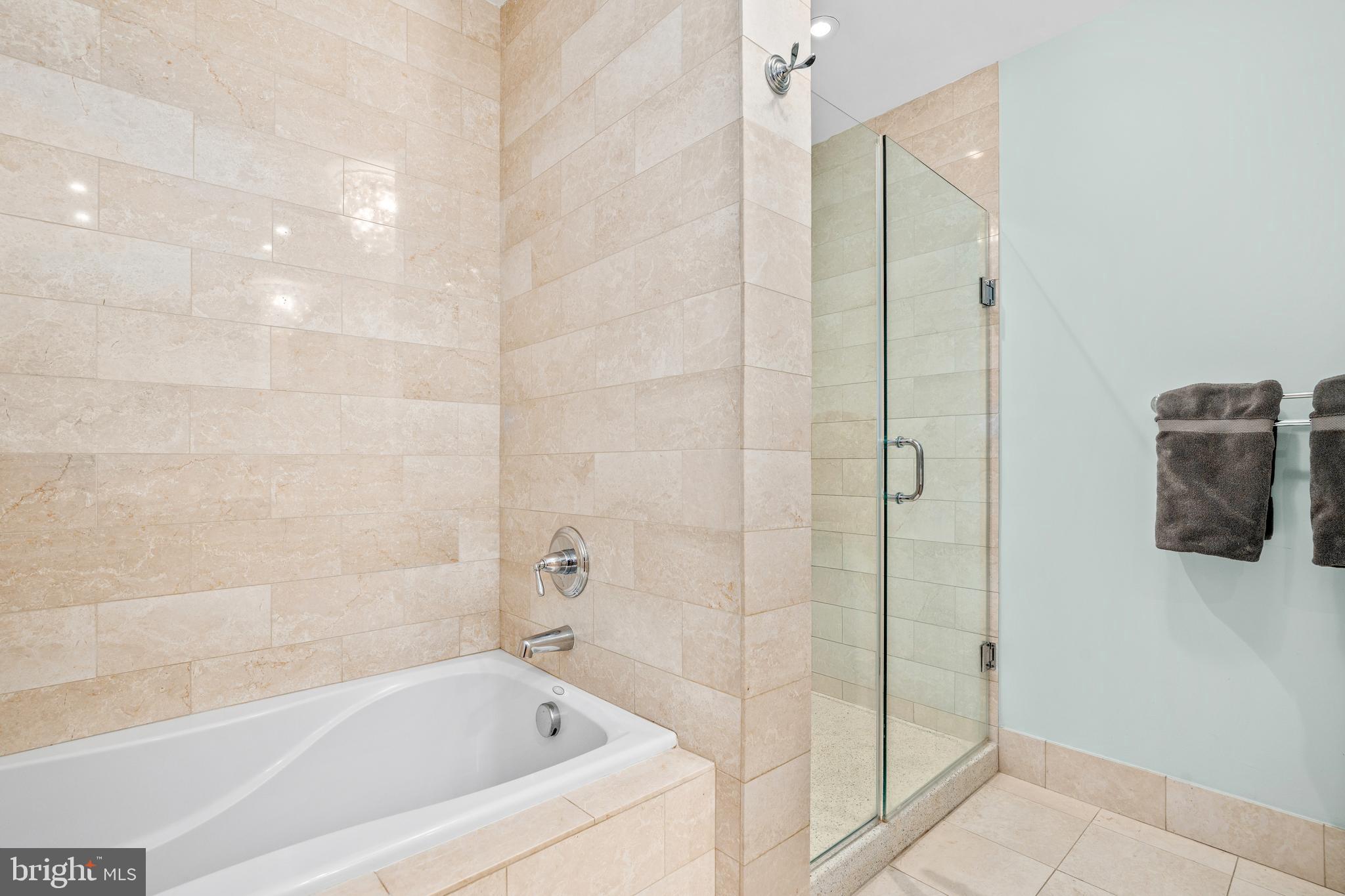 2425 L Street Northwest, Unit 504 Washington, DC 20037 - Photo 17 of 25 Primary bath