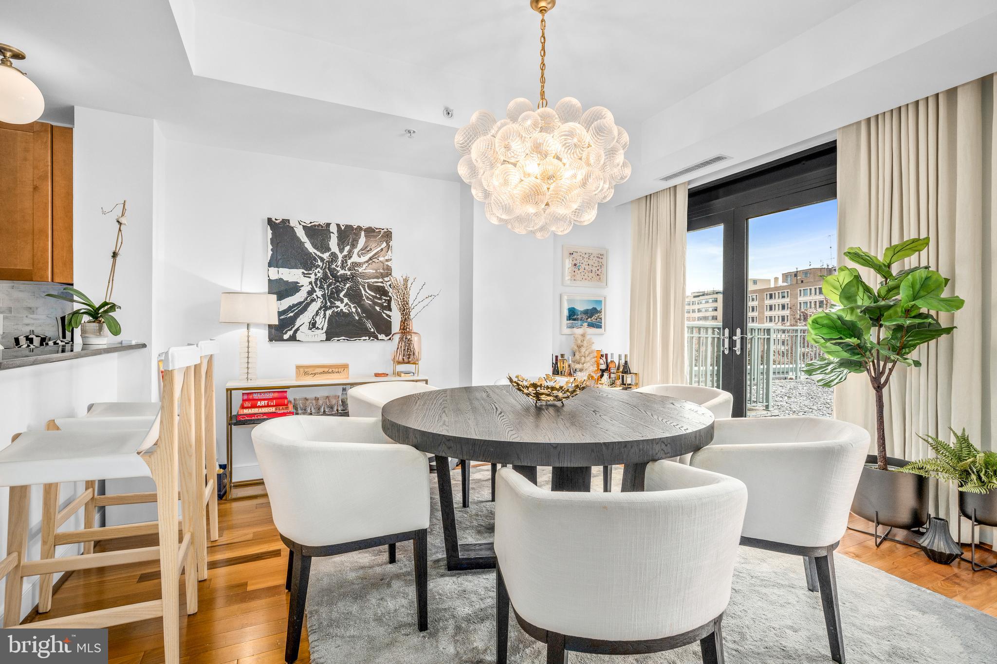2425 L Street Northwest, Unit 504 Washington, DC 20037 - Photo 10 of 25 Dining room