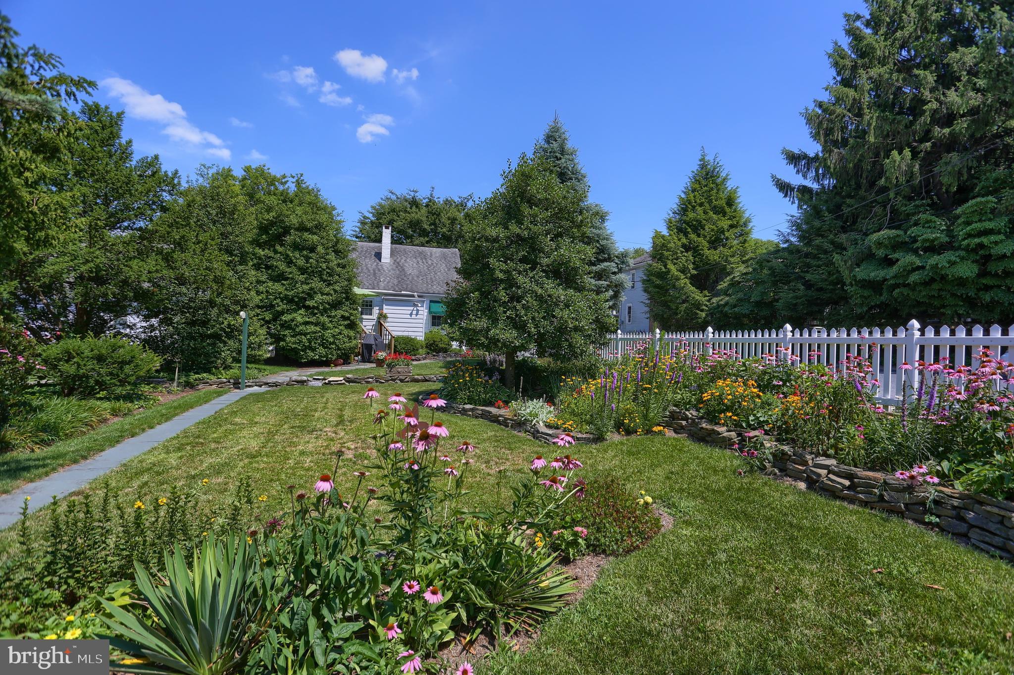 262 South Cedar Street Lititz, PA 17543 - Photo 5 of 33