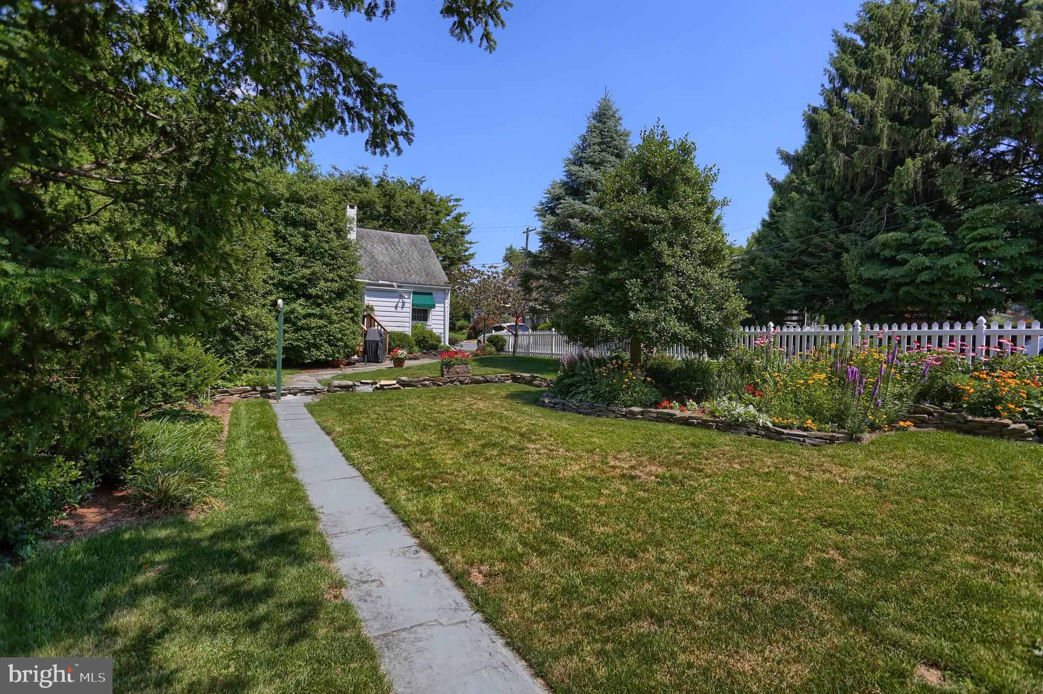 262 South Cedar Street Lititz, PA 17543 - Photo 6 of 33