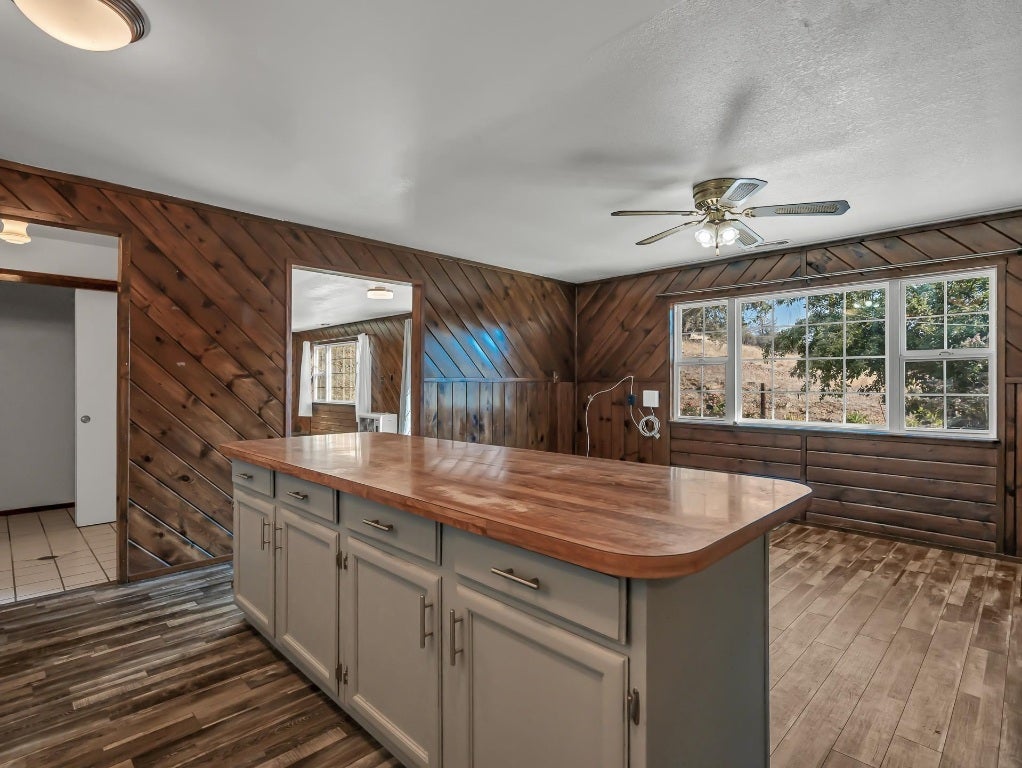 10001 Cram Gulch Road Yreka, CA 96097 - Photo 9 of 32 Gallery Image 9