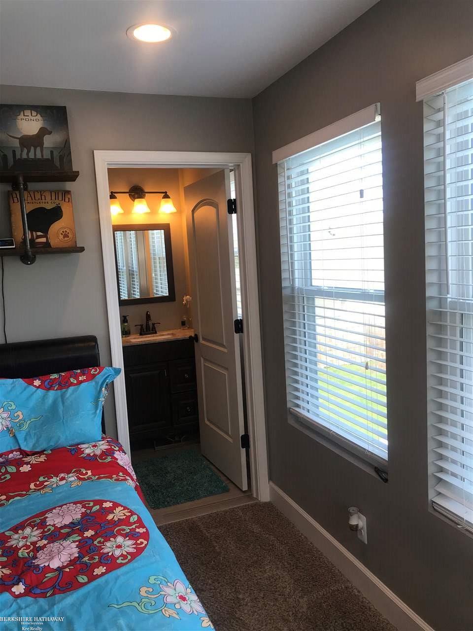 1544 Roslyn Road Grosse Pointe, MI 48236 - Photo 17 of 40 31377939-16.JPG