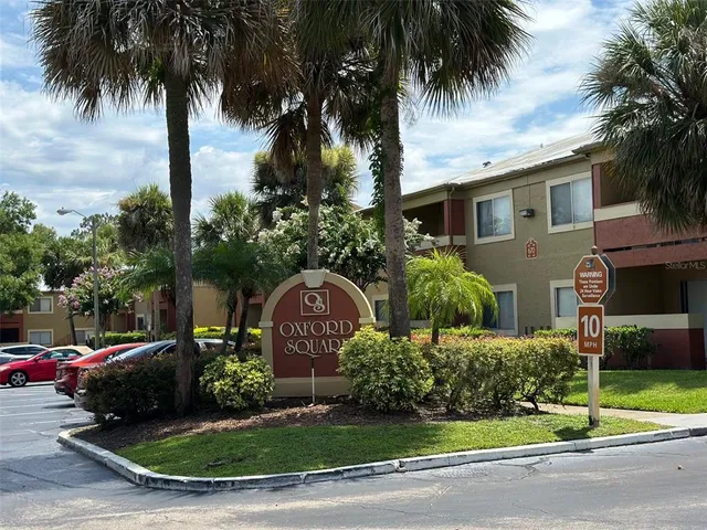 a view of a livingroom and dining room