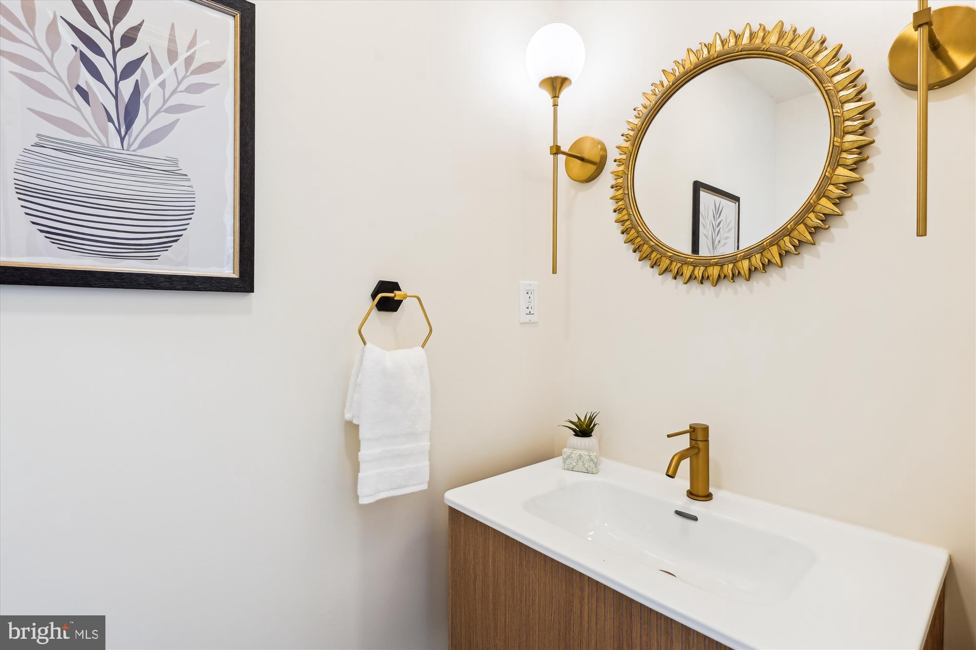 604 Highland Ridge Avenue, Unit 100 Gaithersburg, MD 20878 - Photo 15 of 46 a bathroom with a sink and a mirror