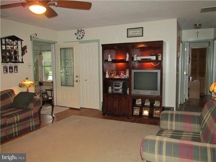 613 Ruth Avenue Aston, PA 19014 - Photo 13 of 22 Living Room
