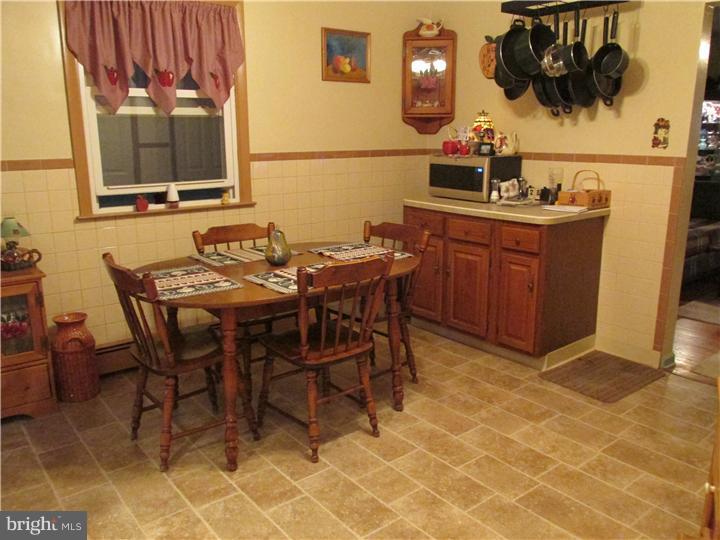613 Ruth Avenue Aston, PA 19014 - Photo 5 of 22 Kitchen