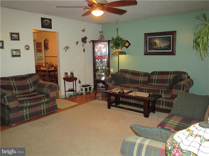 613 Ruth Avenue Aston, PA 19014 - Photo 7 of 22 Living Room